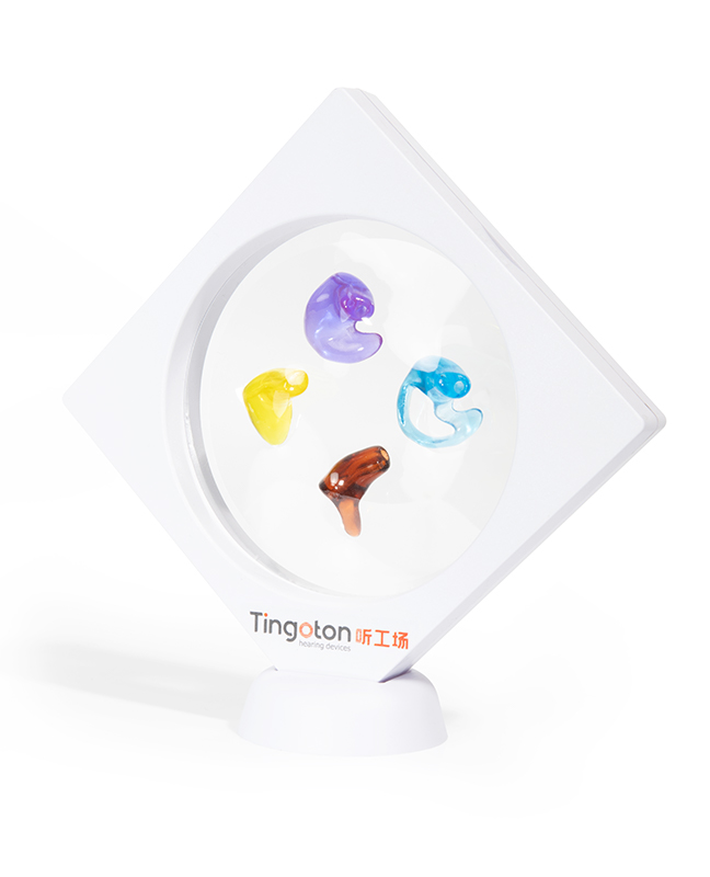 Good Quality White Square Shape Plastic PE Elastic Membrane Eco-Friendly Ear Mold Display Stand Customized Logo 11.8x11.8x2cm product detail