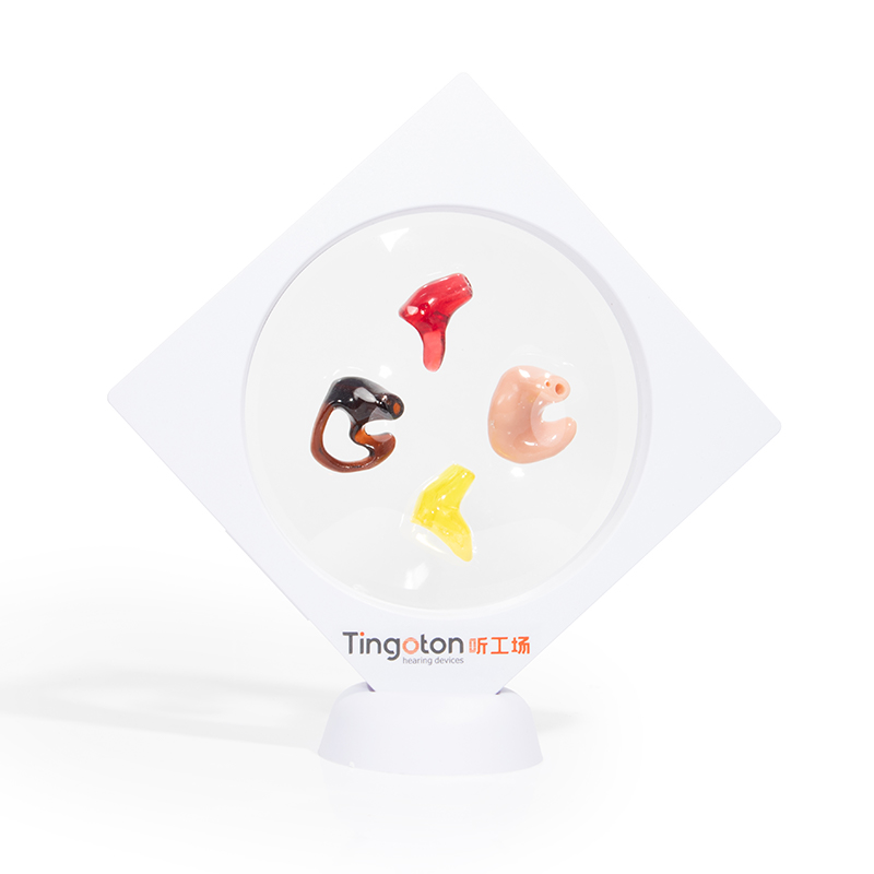 Good Quality White Square Shape Plastic PE Elastic Membrane Eco-Friendly Ear Mold Display Stand Customized Logo 11.8x11.8x2cm product detail